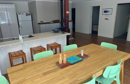 Quindalup House | Quindalup 4 x 2 house on Geo Bay Rd Duns. 1 min to beach. Mooring Wifi NO PETS