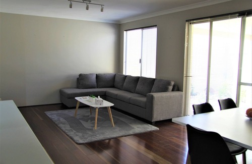 Ridgewood House | Quinn's Beach Family Accommodation