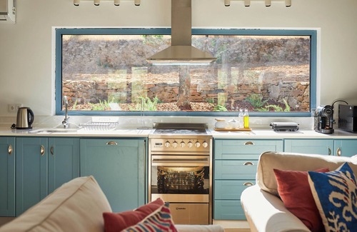 Armamar Cottage | Quinta do Cedro Azul (pintahouse.com)