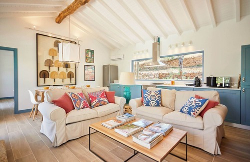 Armamar Cottage | Quinta do Cedro Azul (pintahouse.com)