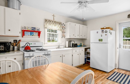 Barnstable House | QUINTESSENTIAL COTTAGE IN BARNSTABLE VILLAGE