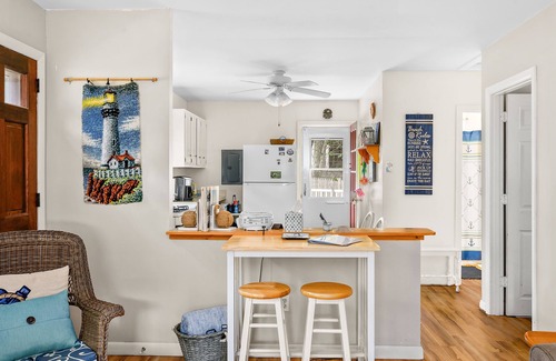 Barnstable House | QUINTESSENTIAL COTTAGE IN BARNSTABLE VILLAGE