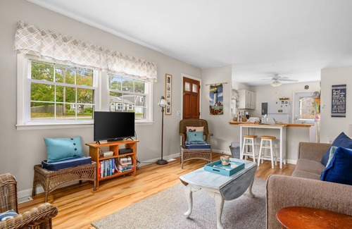 Barnstable House | QUINTESSENTIAL COTTAGE IN BARNSTABLE VILLAGE