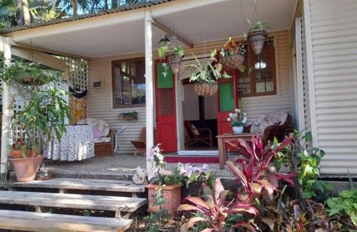 Maleny House | Quirky Cottage in Centre of Maleny, Walk Everywhere