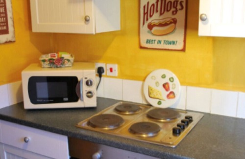 Yarm Cottage | Quirky Cottage Sleeping 10 S/C B&B Adjoining Fox Covert Pub Yarm