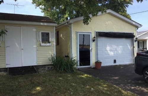 Town of Somerset House | Quite Enjoyable Lake Ontario with million dollar sunset/No pets
