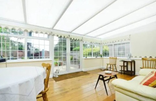 Acton Apartment | Quite Garden Flat with parking