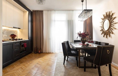 Bucharest City-Centre Apartment | Qult Invictus Summa