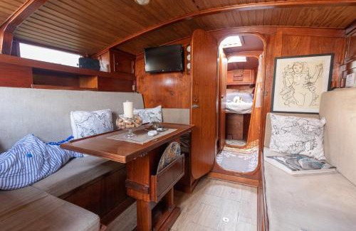 Bari Boat Rental | Quo Vadis Yacht