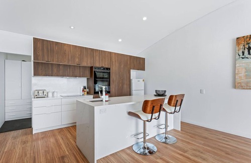 Auckland Central Business District Apartment | QV Stays Luxury Harbourview Retreat - 3 Bedrooms