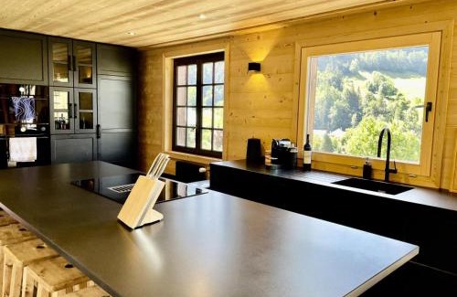 Flumet Ski Chalet | Résidence Chez Simone - Chalet Simone avec vue sur un village typique du Val d'Arly MAE-6374