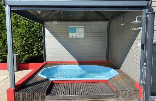 La Roche-sur-Yon Apartment | Résidence Les Alizés 'Sauna Jacuzzi Piscine en plein centre ville"