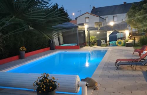La Roche-sur-Yon Apartment | Résidence Les Alizés 'Sauna Jacuzzi Piscine en plein centre ville"