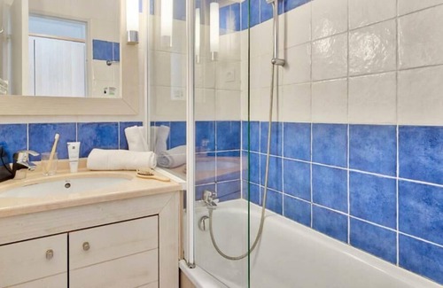 Giens Apartment | Résidence Pierre & Vacances La Pinède*** - Studio for 4 people - 1 sleeping area - Terrace or balcony - Garden view