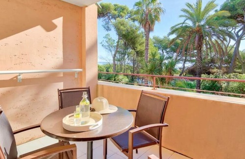 Giens Apartment | Résidence Pierre & Vacances La Pinède*** - Apartment for 4 people - 1 bedroom - Terrace or balcony - Garden view