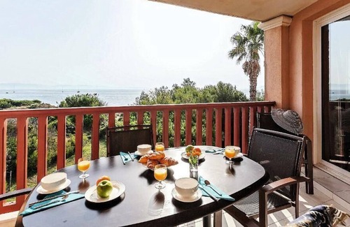 Giens Apartment | Résidence Pierre & Vacances La Pinède*** - Apartment for 4 people - 1 bedroom - Terrace or balcony - Sea view