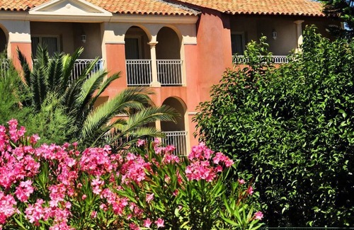 Giens Apartment | Résidence Pierre & Vacances Le Hameau de la Pinède *** - Apartment 4 people - 1 bedroom - Terrace or balcony - Air-conditioned
