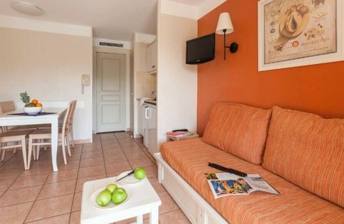 Giens Apartment | Résidence Pierre & Vacances Le Hameau de la Pinède *** - Apartment 5 people - 1 bedroom - Balcony - Pool view - Air-conditioned