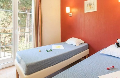 Giens House | Résidence Pierre & Vacances Le Hameau de la Pinède *** - House sleeps 8 - 2 bedrooms + 1 sleeping area - Triplex - Terrace - Air-conditioned