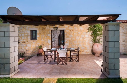 Maza Villa | R 1022 Villa Zoey with Garden view & Pool.