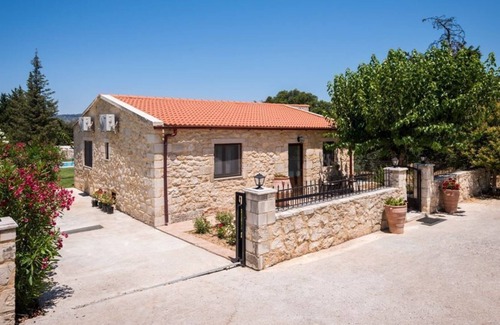 Maza Villa | R 1022 Villa Zoey with Garden view & Pool.