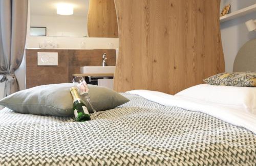 Rust Hotel | R & J Hotel