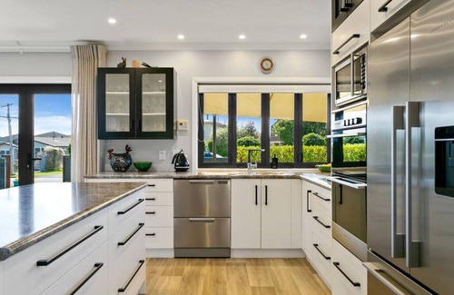 Rainbow Point House | R&R in the always sought after Rainbow Point 250 Meters from the lake