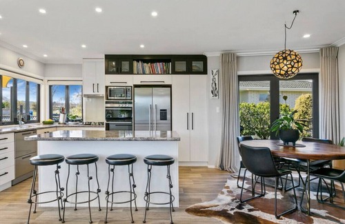 Rainbow Point House | R&R in the always sought after Rainbow Point 250 Meters from the lake