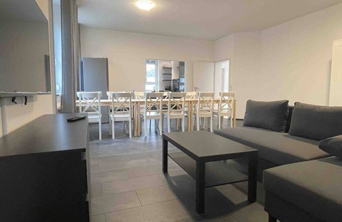 Regensburg Apartment | (R111) Large, modern fitter's apartment/temporary apartment