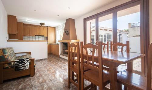 El Roc de Sant Gaieta Villa | R145 Holiday house close to the beach in Roda de Bara