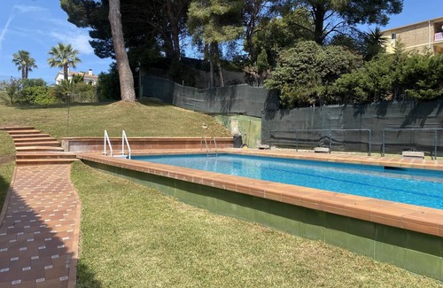 Segur de Calafell Villa | R161 Villa França 2 piscinas, jardín, tenis