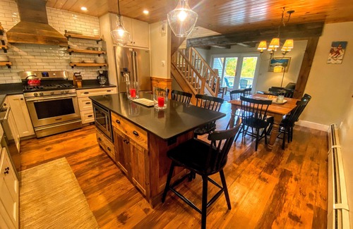 Bretton Woods House | R22 Renovated Bretton Woods condo in unbeatable Ski-In Ski- Outlocation. Fireplace, fast WiFi!