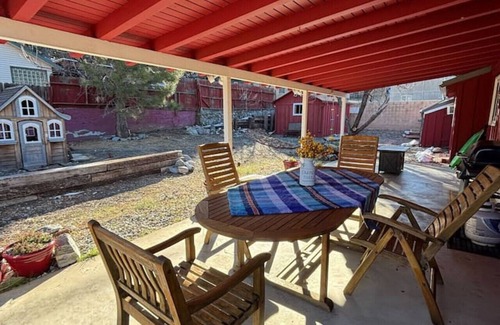Wrightwood Apartment | RAC · King bed, Fire Pit, BBQ, Playhs, Red Apple Cab`Inn