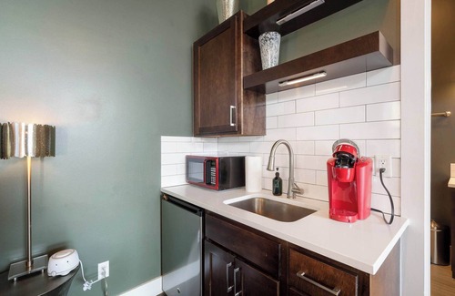 Downtown Condo | Rackensack Inn Summar