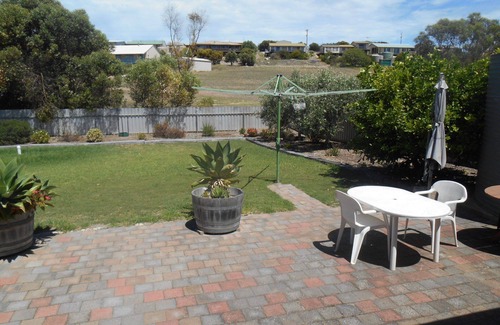 Para Wurlie House | Racker's Retreat ~ Esplanade position, Sea Views