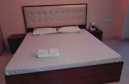 Vrindavan Apartment | Radha Madhav Kunj-Enjoy Cool Happy Lifen