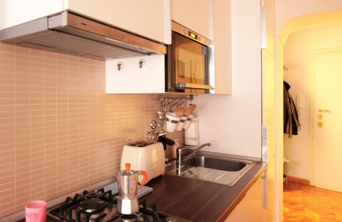 Rome City Centre Apartment | Raffy's Charming Suite at Fori Imperiali in Rome