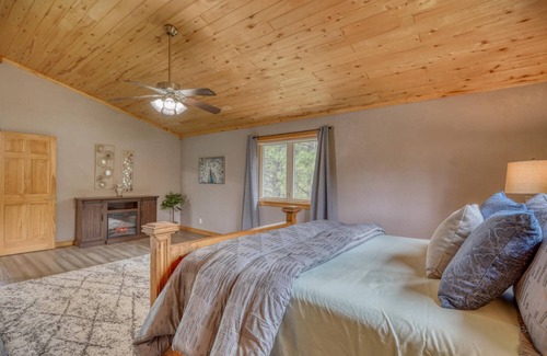 Loma Linda House | Rafting Tickets! Hot Tub /3 Story Home on Acres w/ Deck /BBQ and Outdoor Seating /Updated Decor