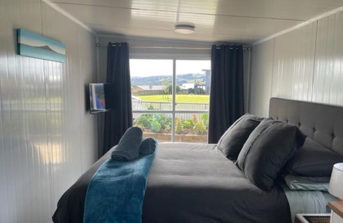Raglan House | Raglan Seaview Cabin