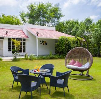 Faridabad House | Raha Farms by ELIVAAS
