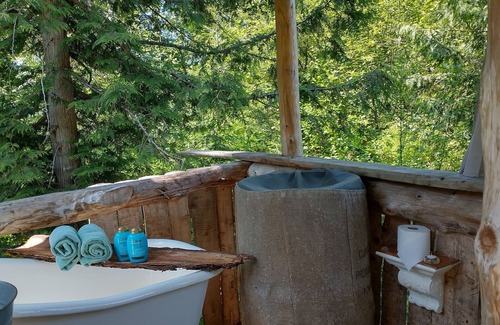 Forks RV Rental | Rain fed Hot Tubs on a Backcountry Lake! Boutique Camping @ 9Mile