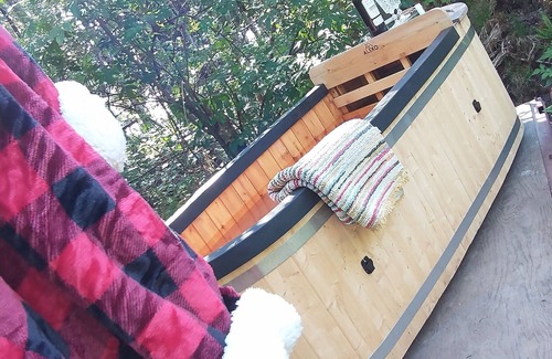 Forks RV Rental | Rain fed Hot Tubs on a Backcountry Lake! Boutique Camping @ 9Mile