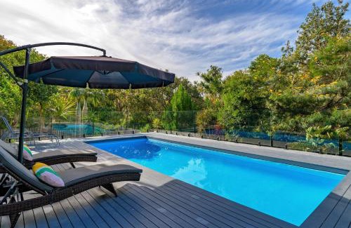 Rainbow Beach House | Rainbow Beach House - Rainbow Beach. Pool. Wifi. Views.