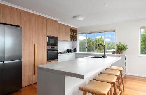 Rainbow Beach House | Rainbow Beach House - Rainbow Beach. Pool. Wifi. Views.