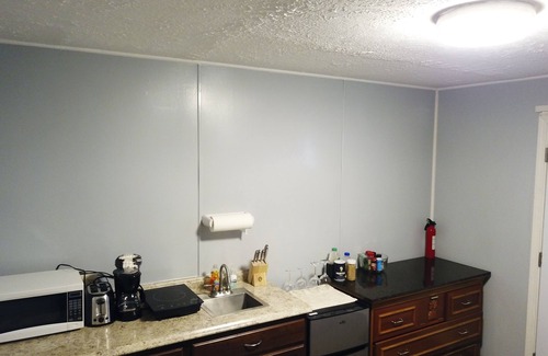 Hilo Apartment | Rainbow Hale, Unit 2—a delightful and convenient pet-friendly retreat.