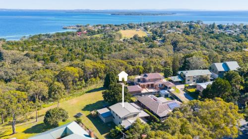 Dunwich House | Rainbow Retreat - Stunning Moreton Bay Views
