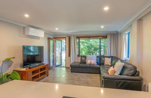 Dunwich House | Rainbow Retreat - Stunning Moreton Bay Views