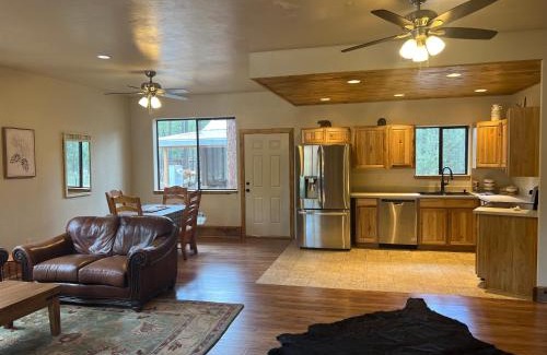 Pinetop-Lakeside Resort | Rainbows End Fishing Resort