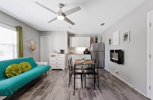 United Central Apartment | Rainforest apartment with shared Pool in brilliant St. Petersburg