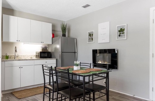 United Central Apartment | Rainforest apartment with shared Pool in brilliant St. Petersburg